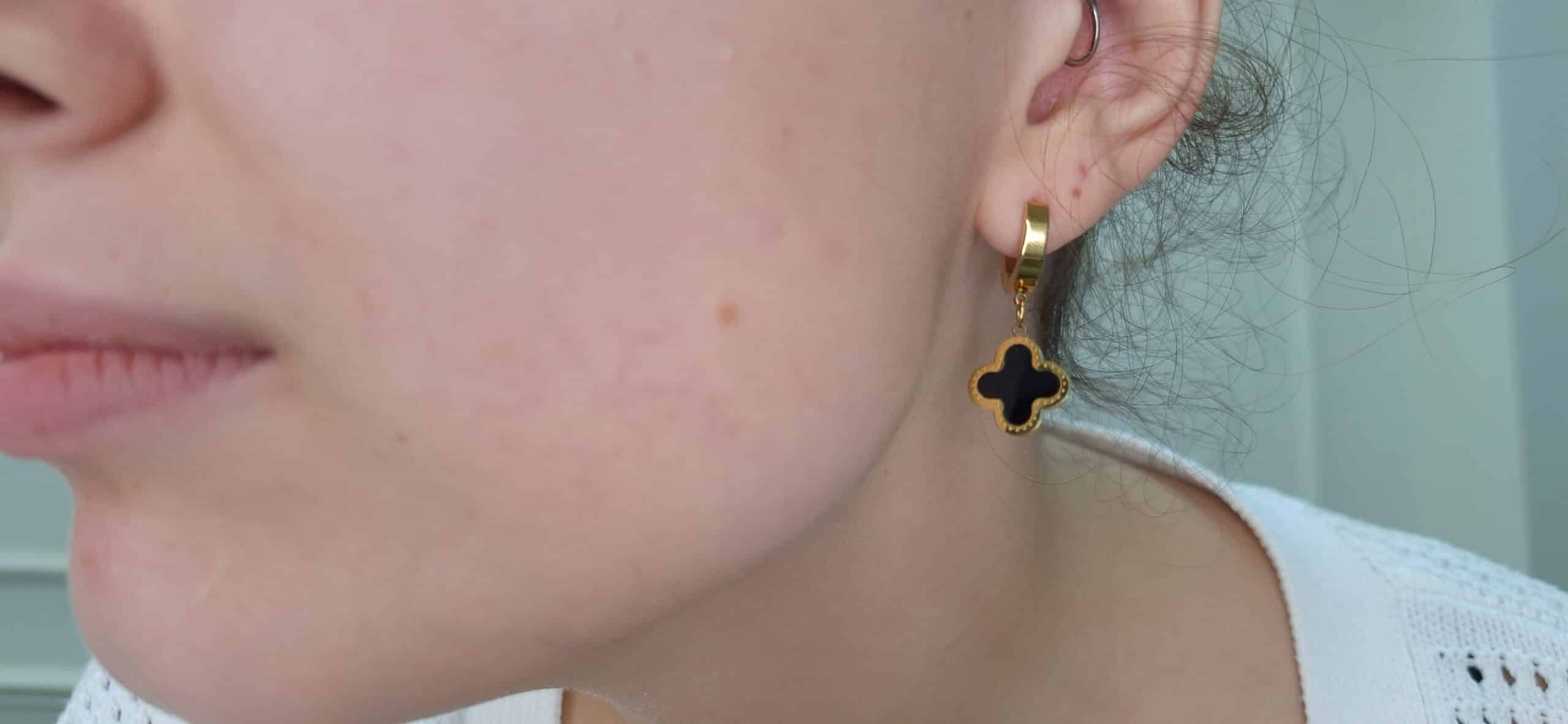 Gold-plated Clover Earrings, Black image 1