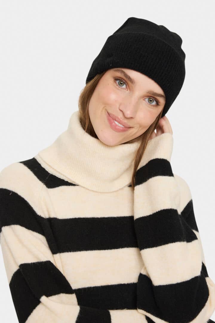 Winter Black Beanie With Short Hair Attached