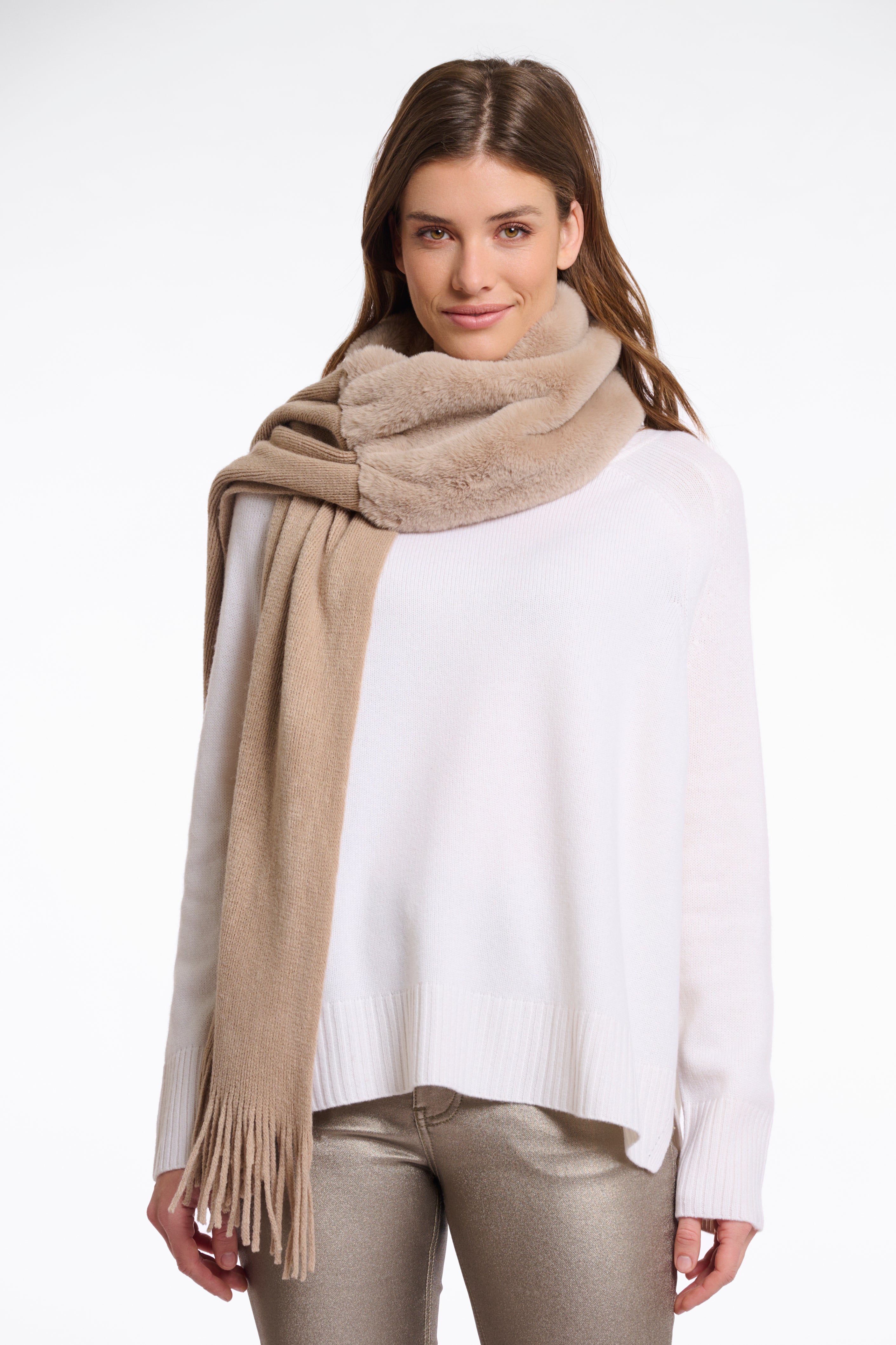 Vlien Knitted Scarf with Faux Fur, Oat image 0
