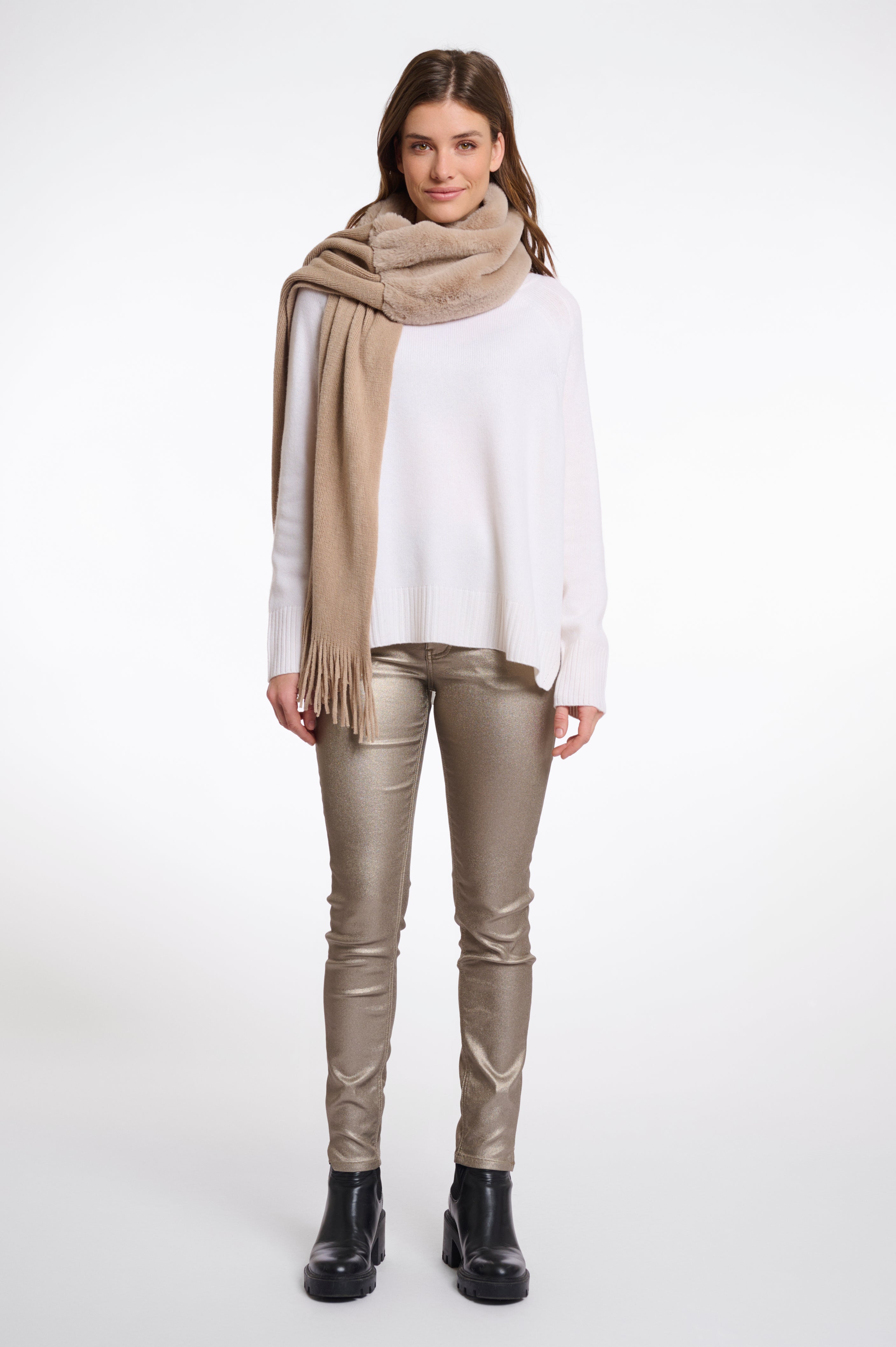 Vlien Knitted Scarf with Faux Fur, Oat image 1