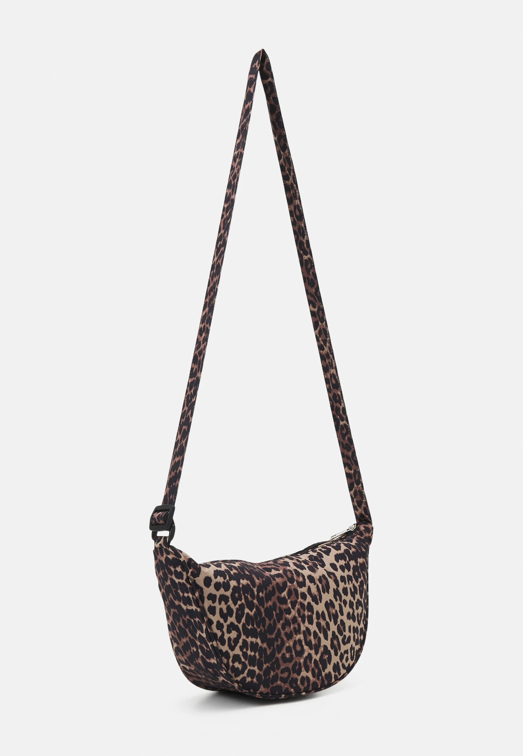 Amanda Bumbag, Black Leo image 2