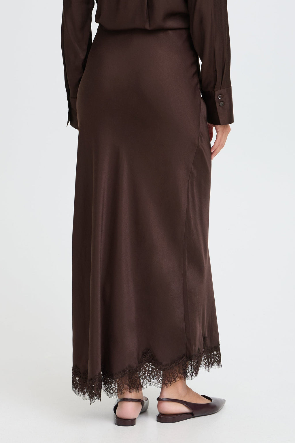 Shiny Skirt, Molé Brown - model back full length