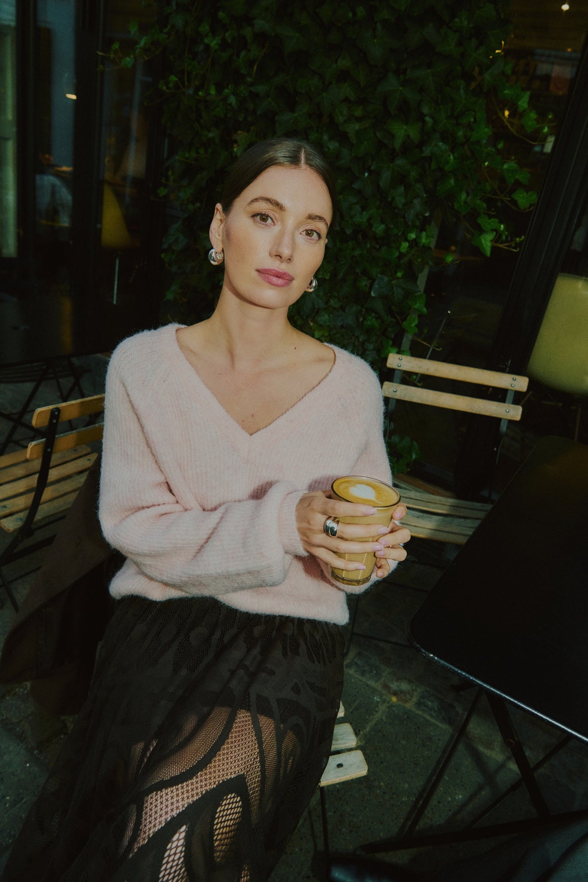 Anne Pullover, Peachskin Pink - lifestyle