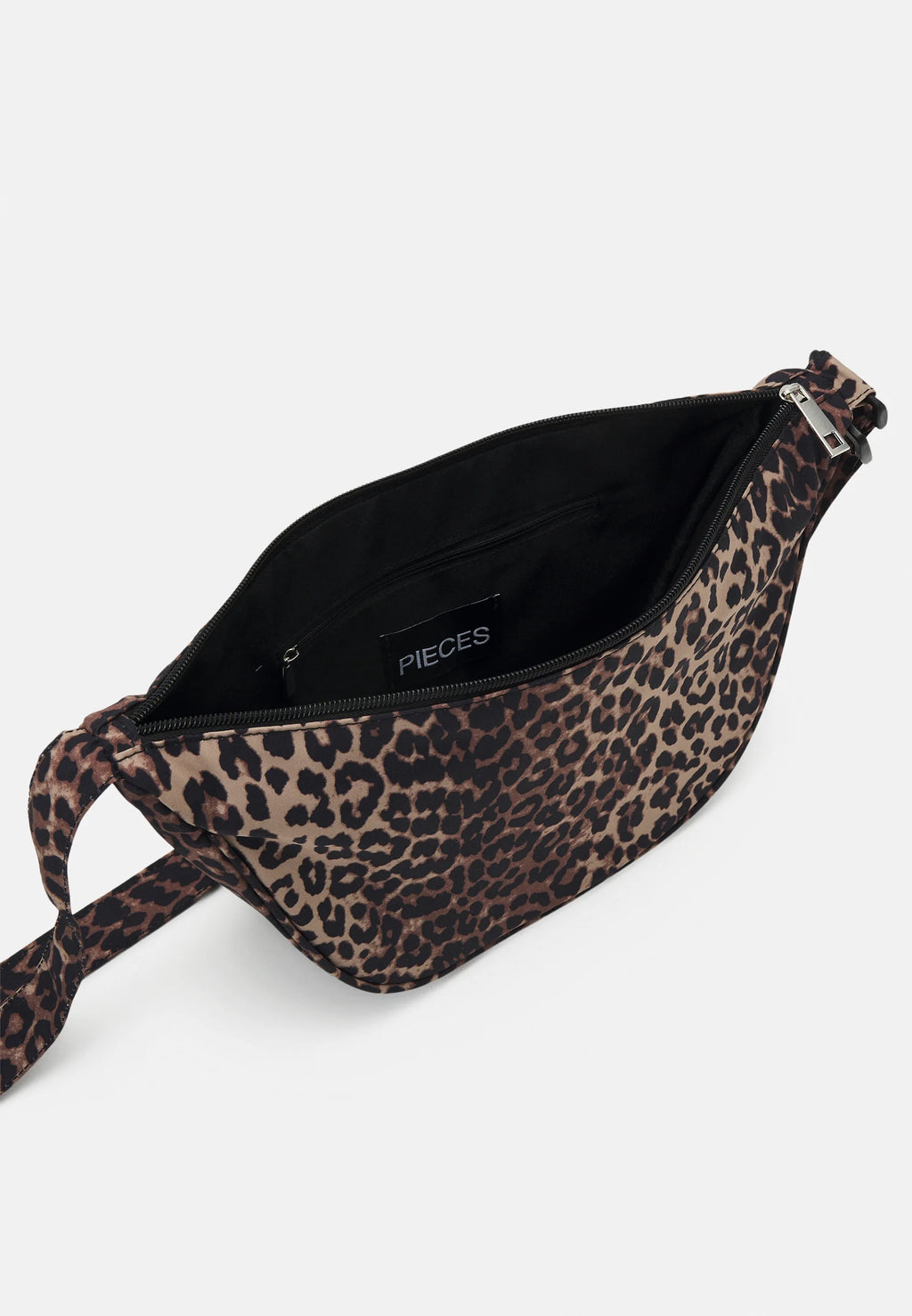 Amanda Bumbag, Black Leo image 3