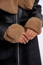 Aleida Gloves, Toast