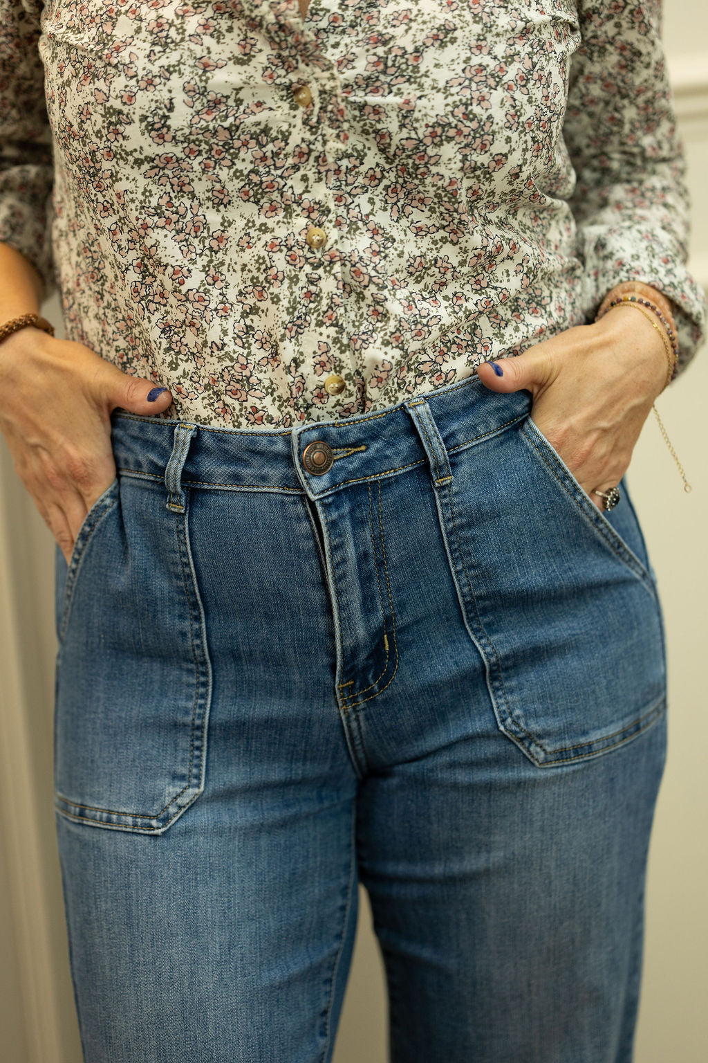 Rowan Jean - Wide Leg, Mid-Wash