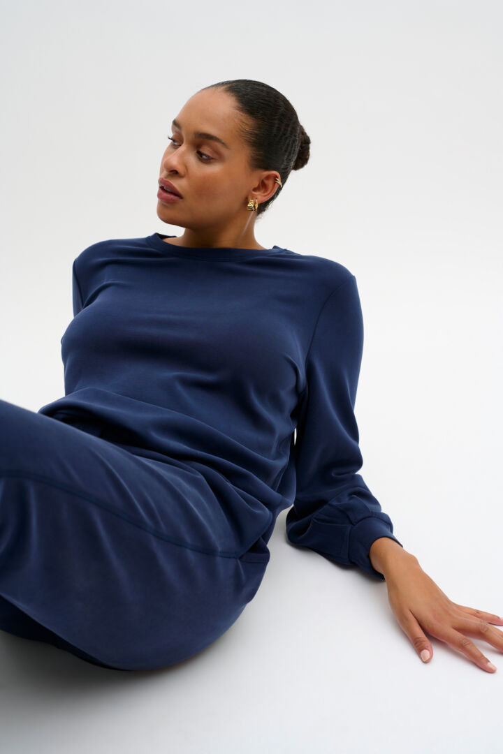 The Sweat Blouse, Total Eclipse
