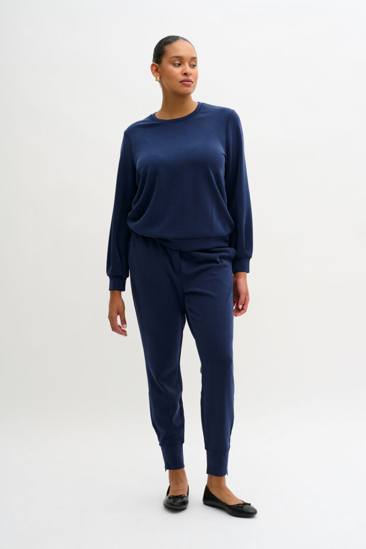 The Sweat Blouse, Total Eclipse