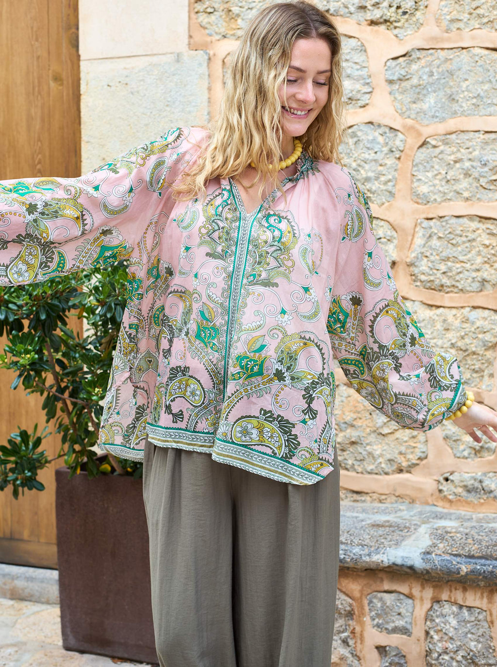 Betty Blouse, Rose