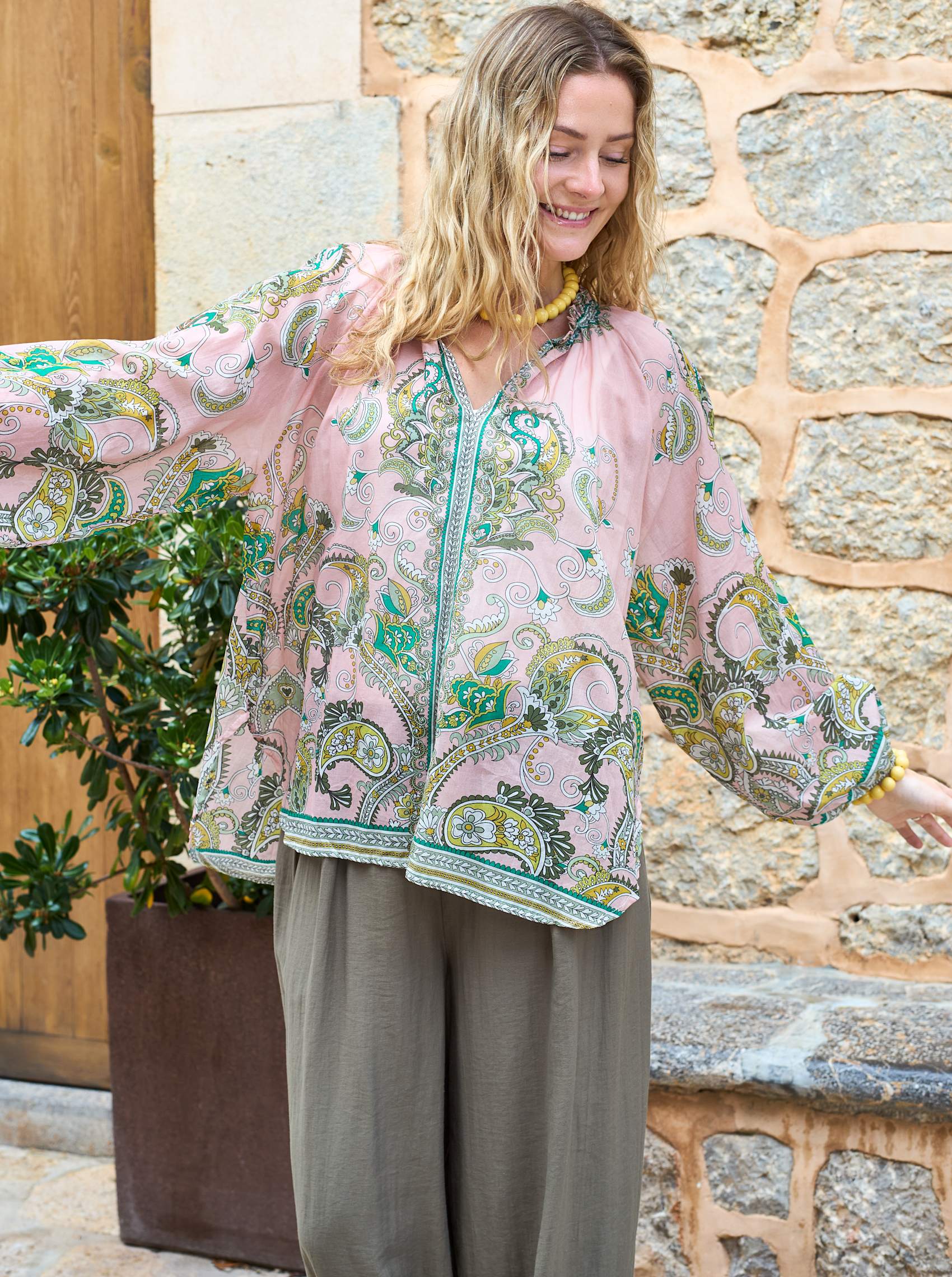 Betty Blouse, Rose