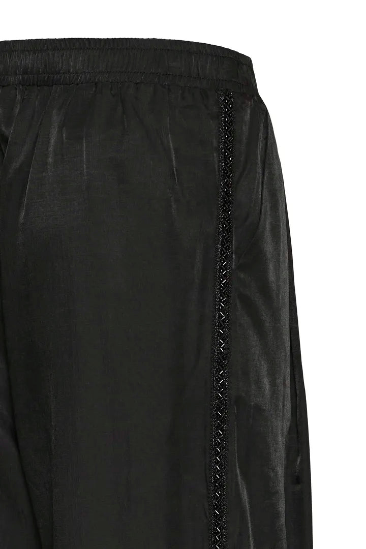 Mya Trouser, Meteorite