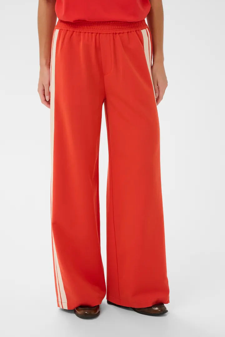 Pascale Trouser, Valiant Poppy