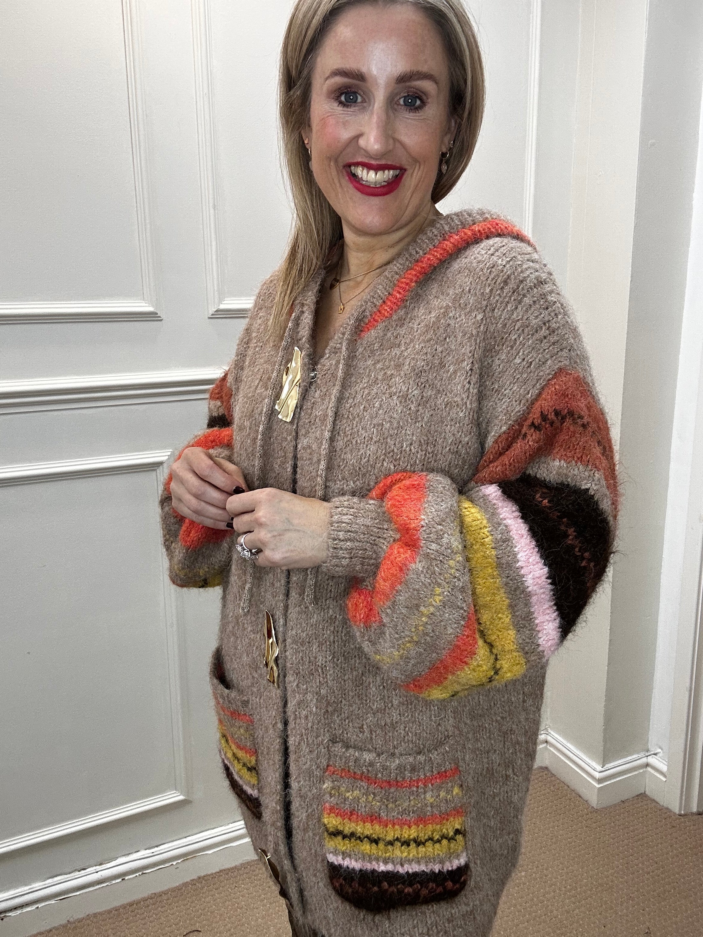 Vivienne Cardigan, Sand