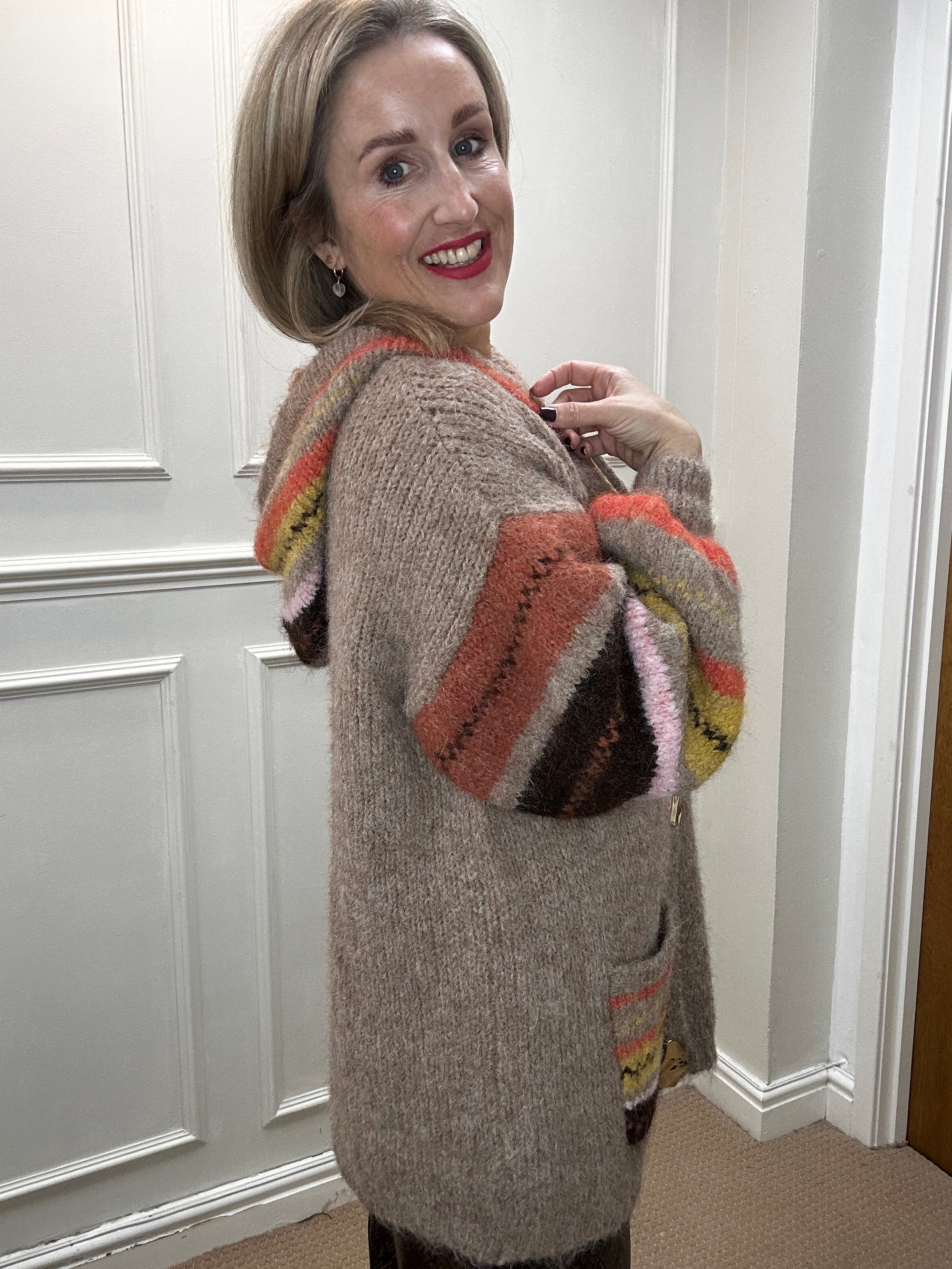 Vivienne Cardigan, Sand