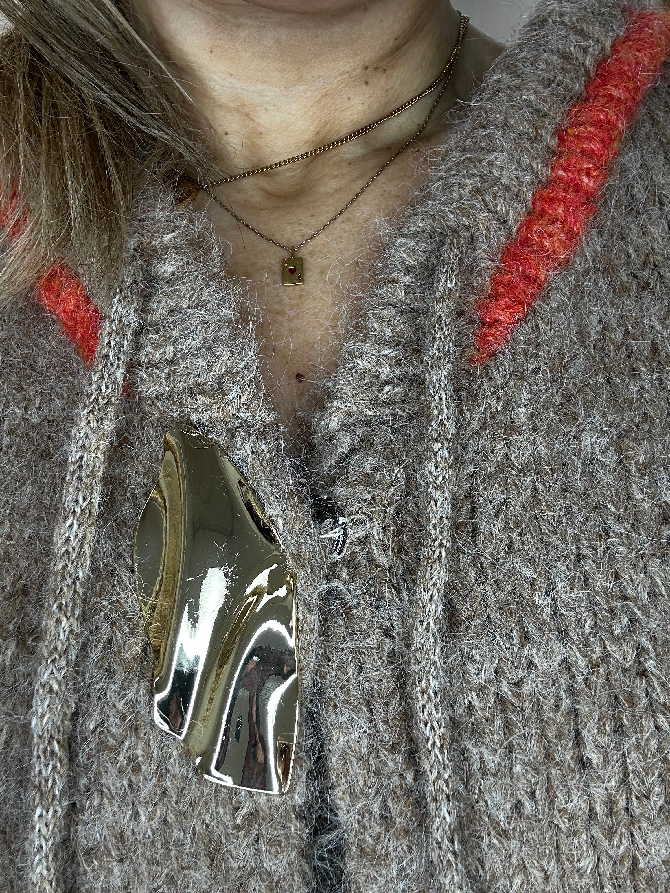 Vivienne Cardigan, Sand