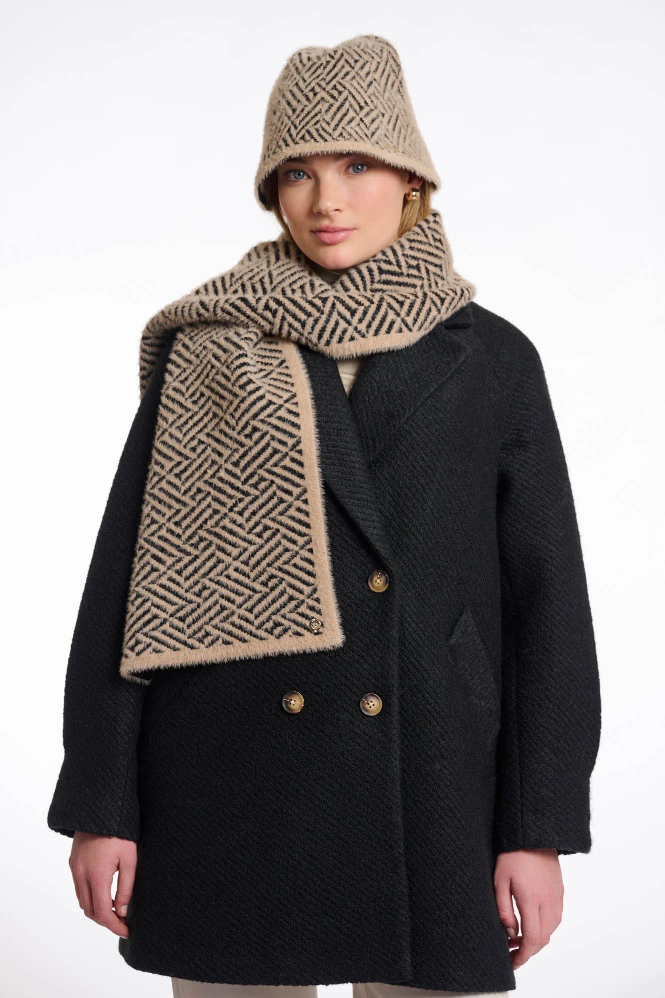 Leah Knitted Scarf, Sand Graphic