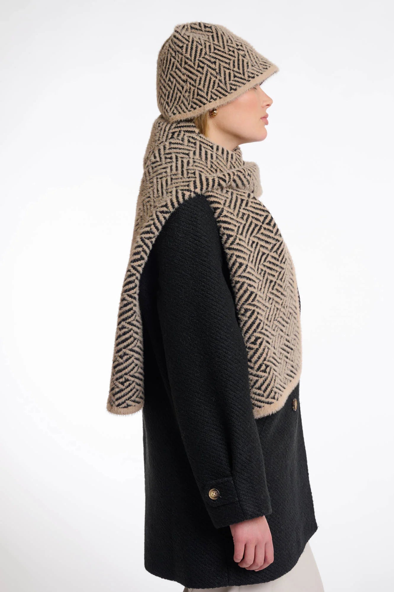 Leah Knitted Scarf, Sand Graphic