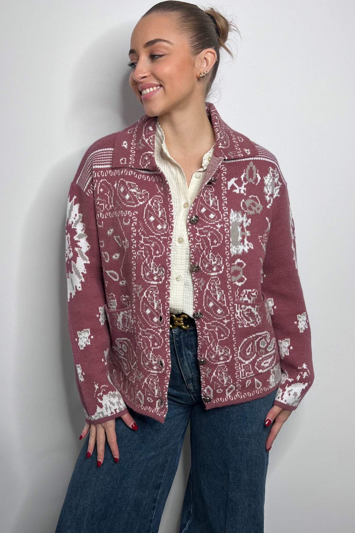 Maylis Cardigan, Roan Rouge