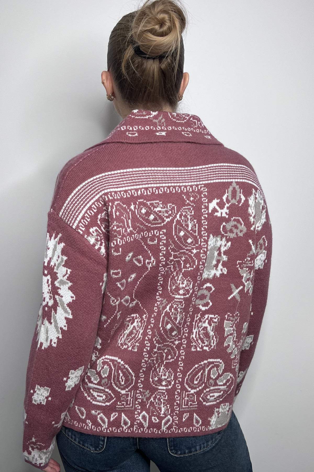 Maylis Cardigan, Roan Rouge