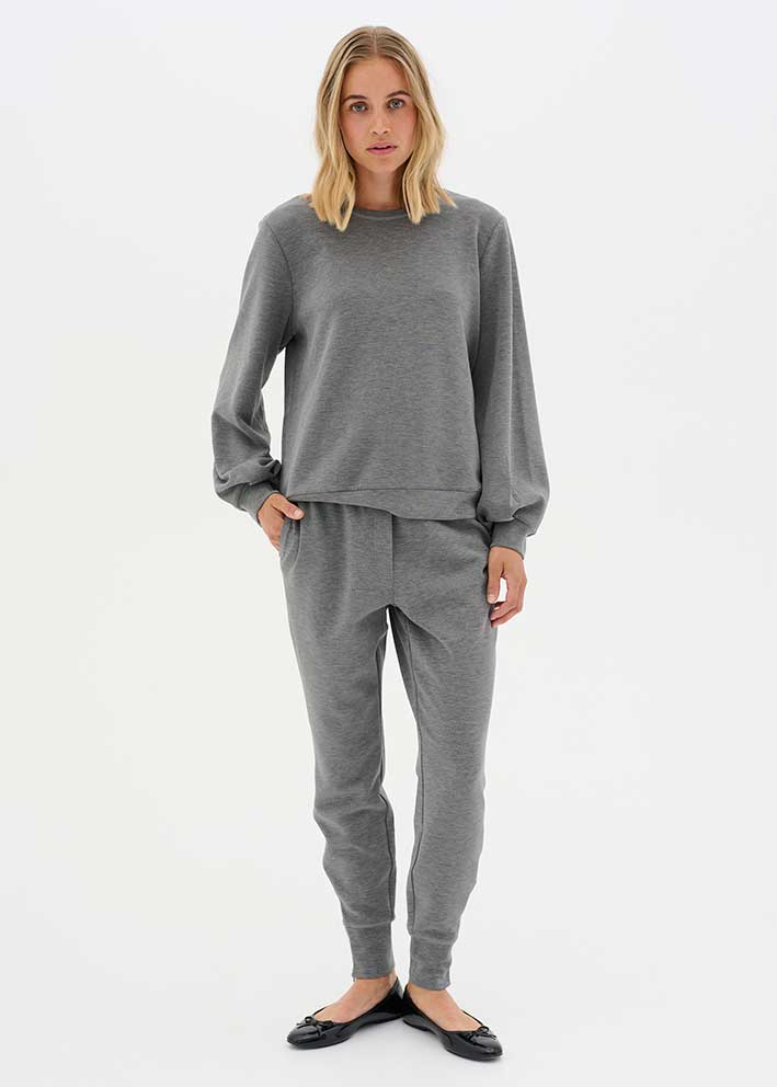 MEW 23 The Sweat Blouse, Dark Grey Melange - lifestyle full body