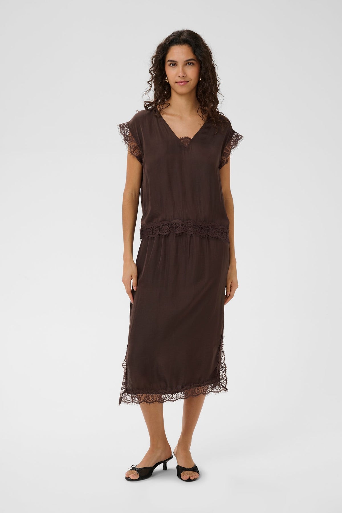 Pigao Skirt in Dark Oak, midi length with scalloped lace hem